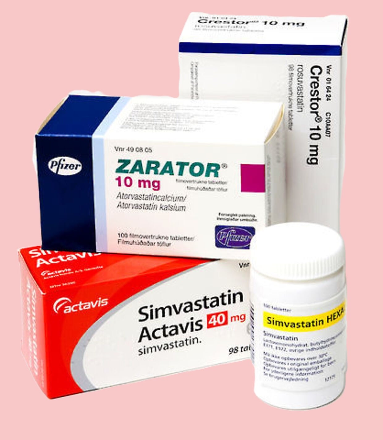 Foto med forskellige slags statiner i æsker og bøtte. Zarator, Simvastatin mfl.