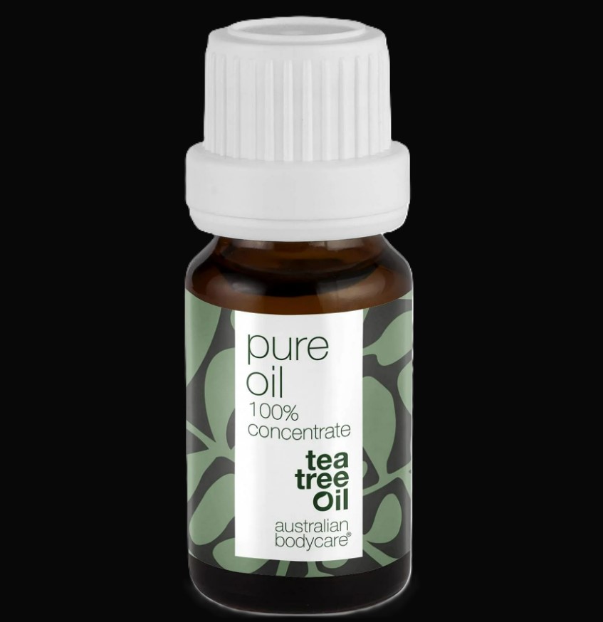 Tea tree symboliseret ved lille brun glasflaske med hvidt låg og påskriften æterisk olie fra tea tree oil.