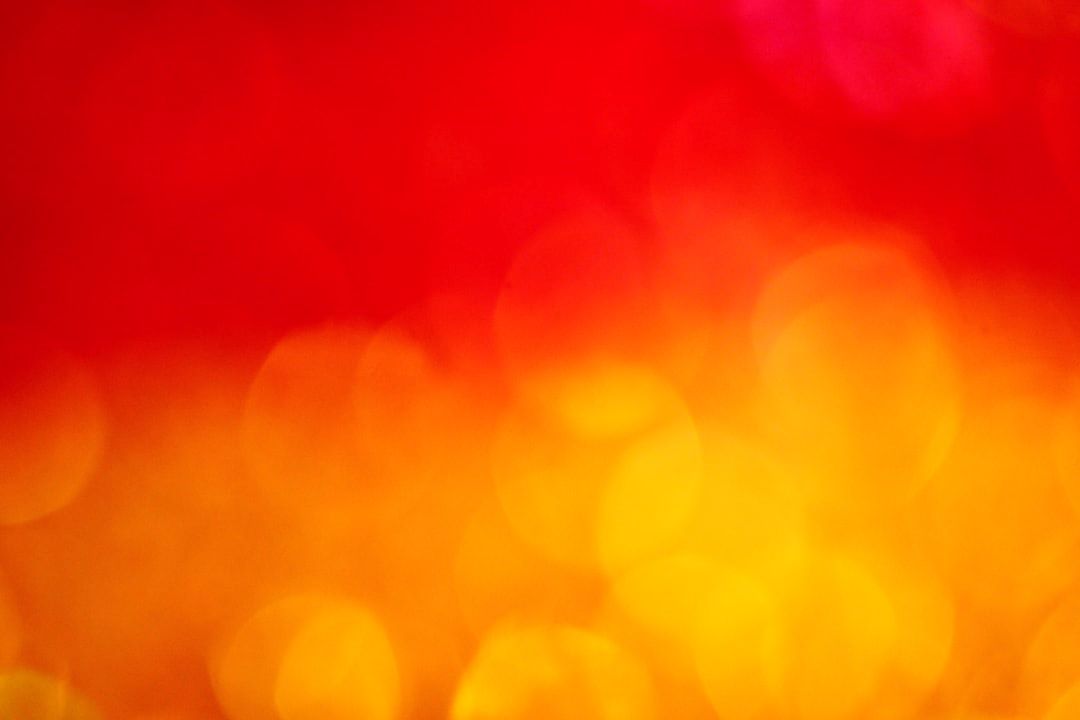 Inflammation illustreret ved orangerødt billede der kunne være fra brand.