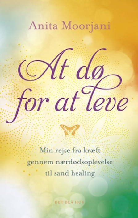 At dø for at leve symboliseret ved bogens forside. Denne er hovedsagelig i orange-gyldne farver, med et grønt felt i nedre højre hjørne og et lyseblåt felt i øvre venstre hjørne. Teksten står sart med røde bogstaver i skråskrift.