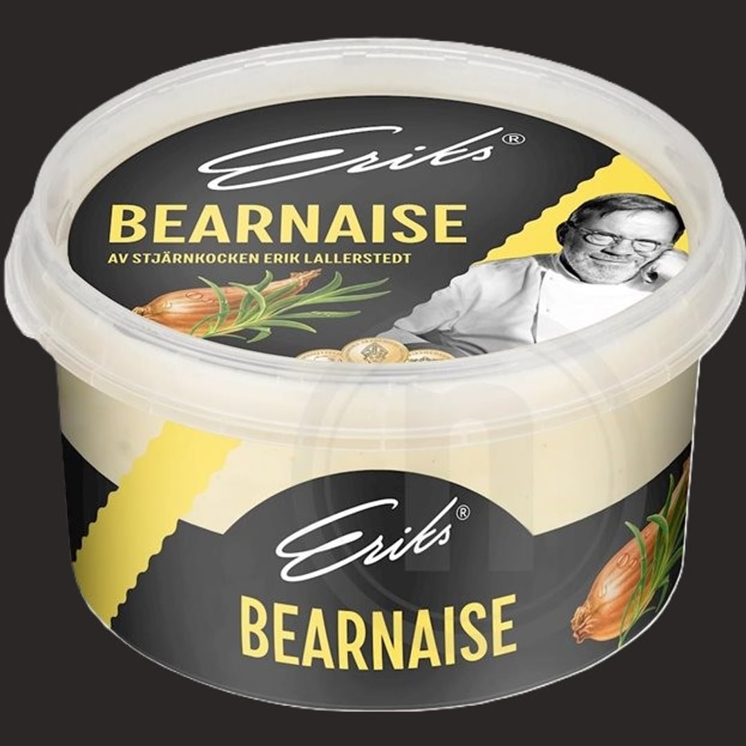 Bearnaise sauce i plastbøtte m sorte etiketter. Påskrift Eriks Bearnaise