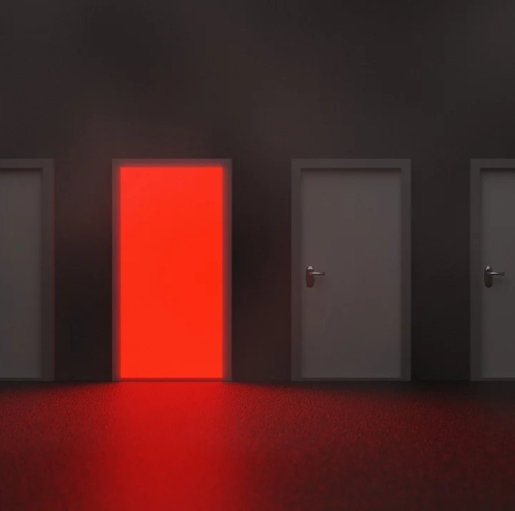 Kræftramte har ordet symboliseret ved en mørk væg med flere døre. Gennem den ene døråbning, kommer et rødt lys.