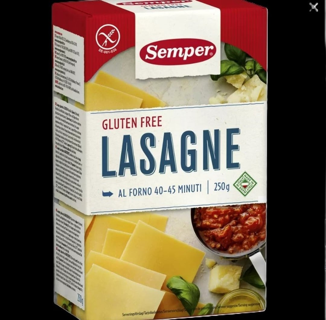 Æske i pap med lasagneplader fra Semper.