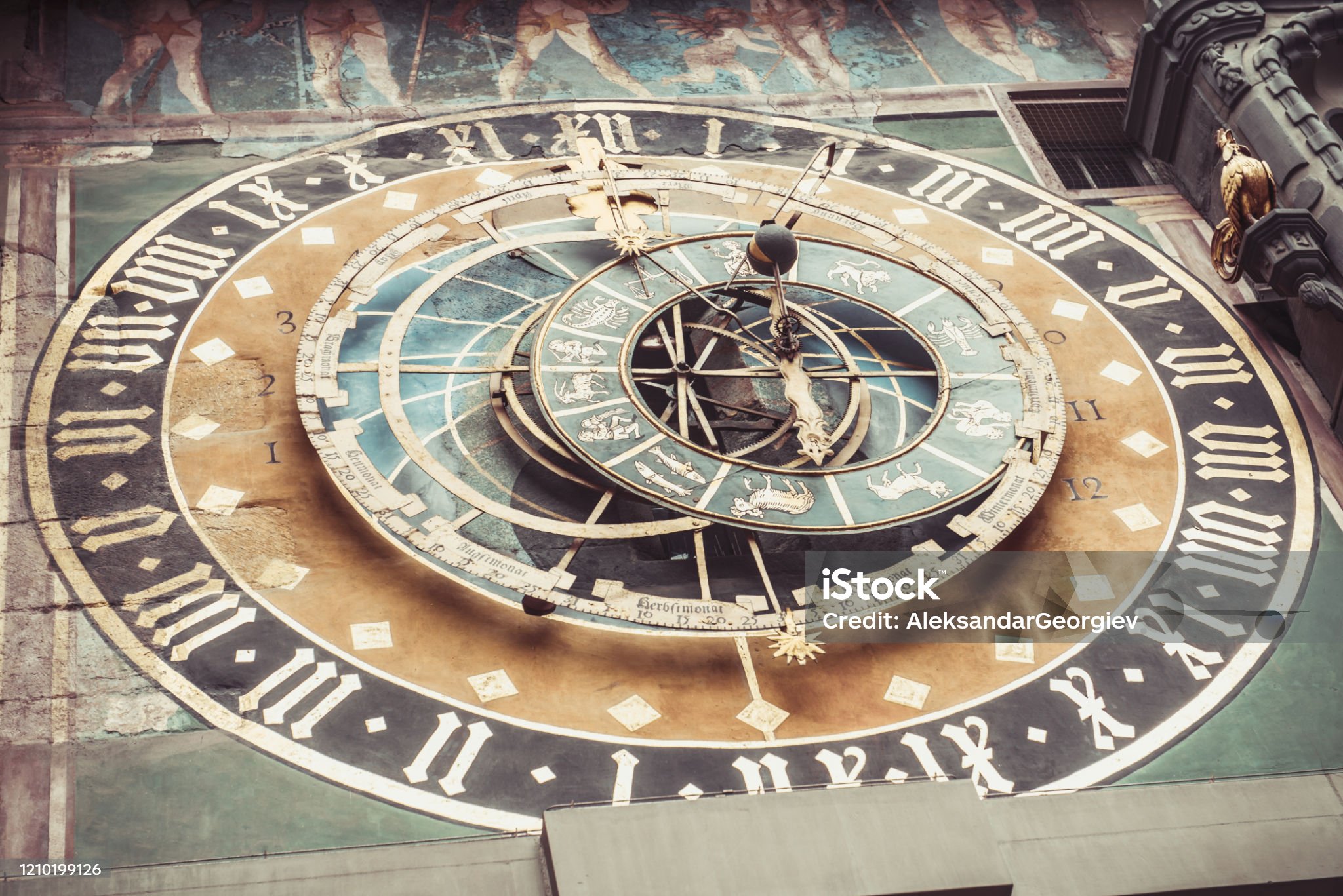 Kræftens historie, Konklusion symboliseret ved avanceret antikt ur fra Bern i Schweitz.