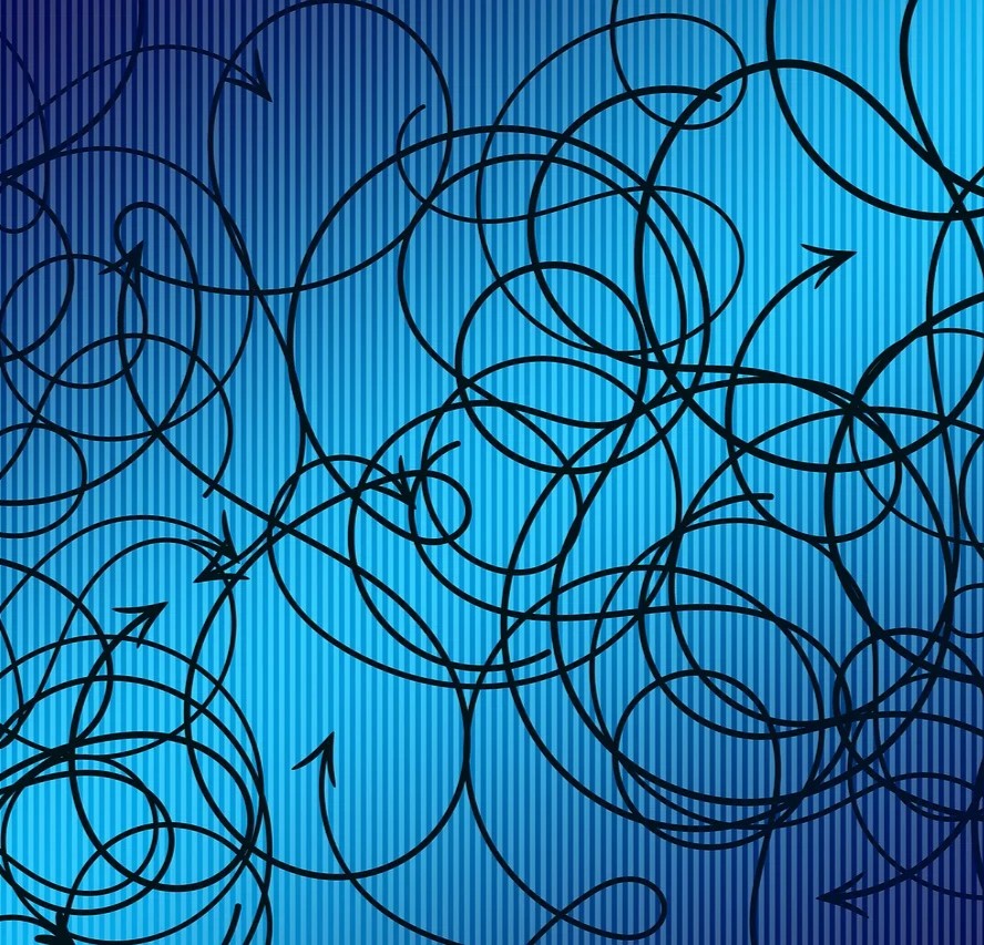 Behandlinger symboliseret ved spiraler af pile i sort med blå baggrund.