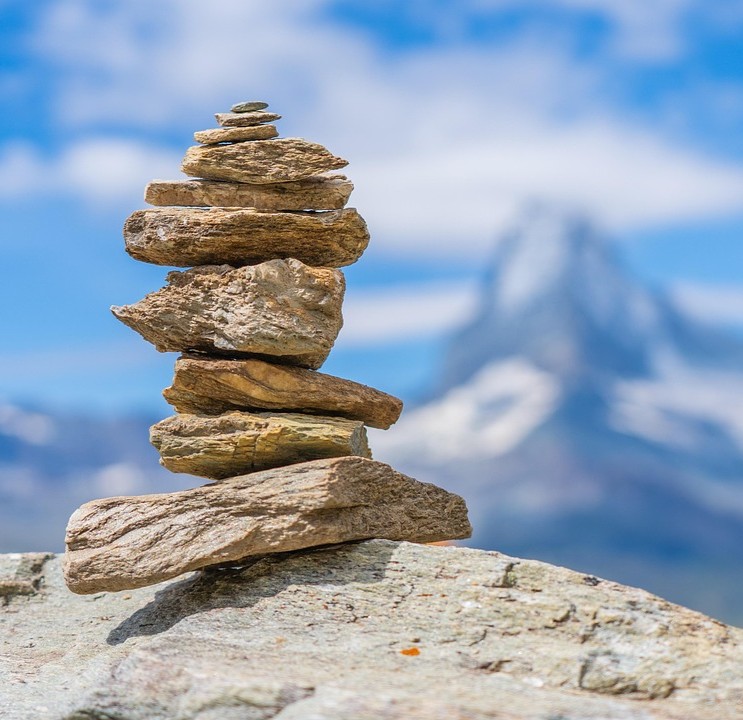 Elle Macpherson valg symboliseret ved en zen-stemopsætning.