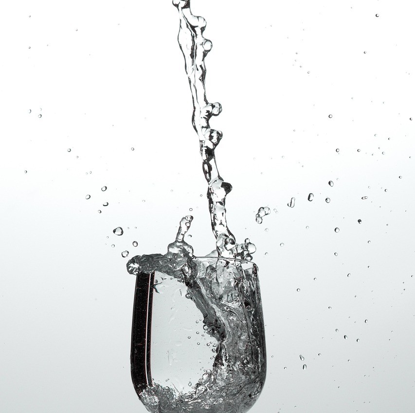 Scintigrafi symboliseret ved et glas med vand.