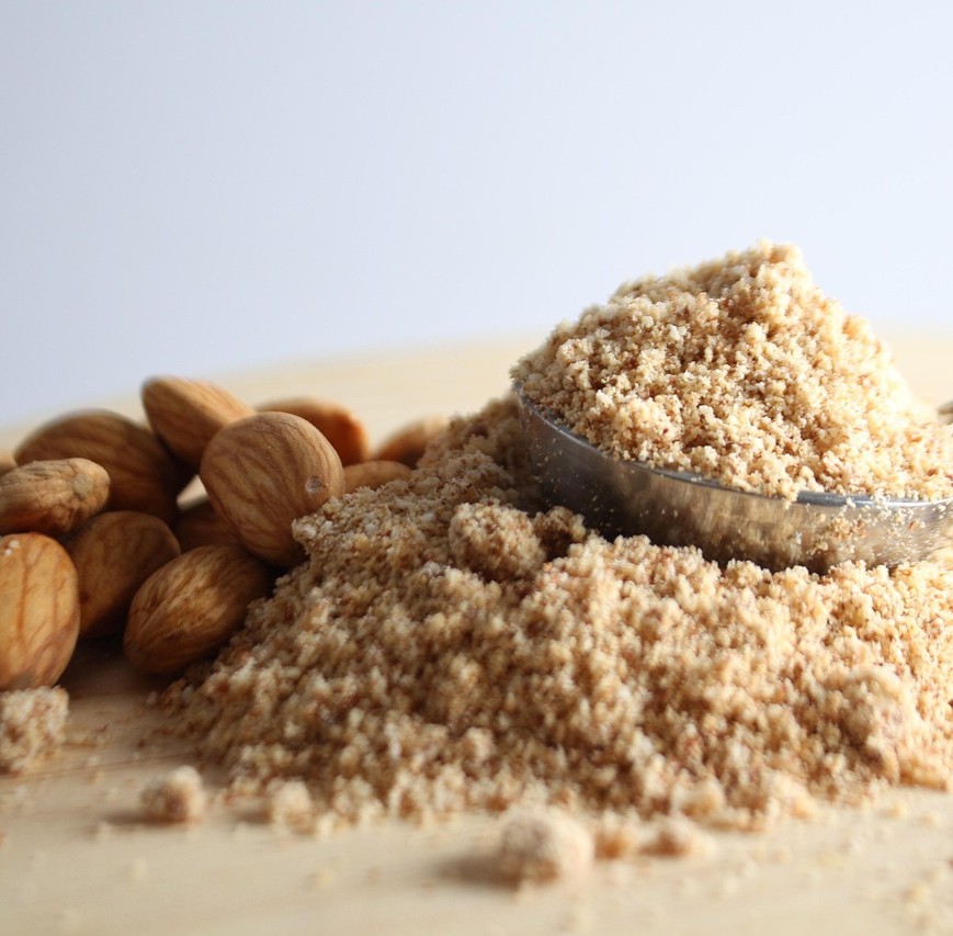 Gluten og kræft symboliseret ved nogle valnødder og valnøddemel.
