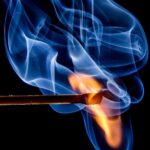 MSM. Methylsulfonylmethan - svovl - symboliseret ved en tændstik der brænder.