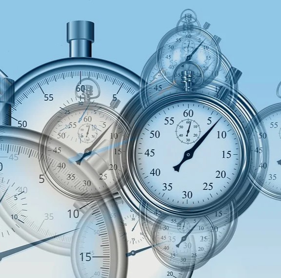 Vaccination - for og imod symboliseret ved en masse minuture i forskellig størrelse.