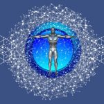 Medicinsk logistik symboliseret ved figur af menneske i en blå cirkel med hvide prikker omkring. Lysblå baggrund.