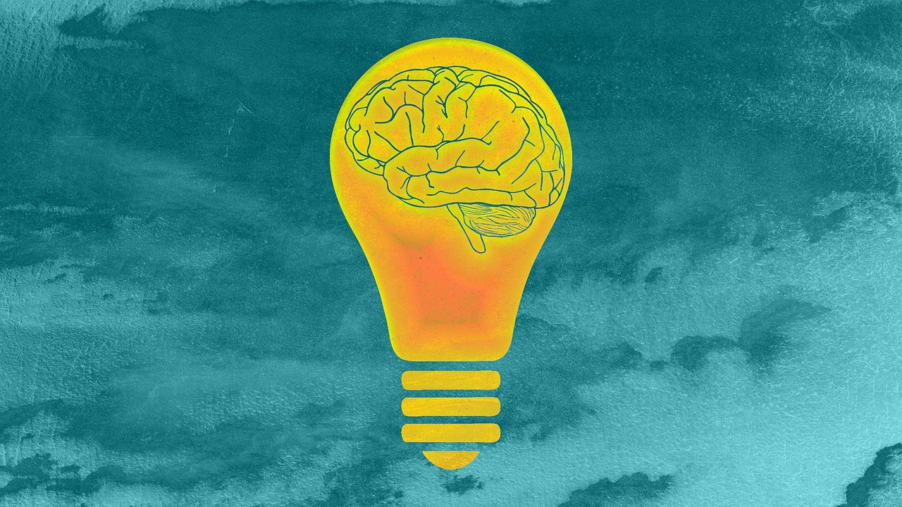 Bill Hendersons Protokol symboliseret ved en lyspære med en hjerneaftegning i toppen. Blå baggrund.