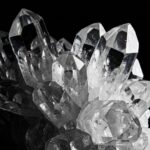 D-Mannose symboliseret ved klare krystaller i formation.