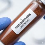 Proanthocyanidiner symboliseret ved et glas med rødt pulver og påskriften Proanthocyanidiner.