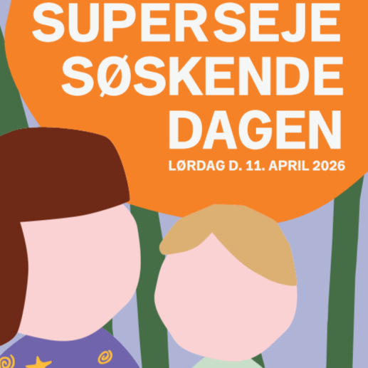 Super Seje Søskende Dag symboliseret ved omslaget til folderen for 2026. Orange felt øverst med teksten Superseje Søskende Dagen og naivistisk tegning af en voksen og et barn