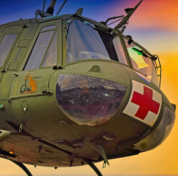 Super Seje Søskende Dag symboliseret ved fronten af en hospitalshelikopter